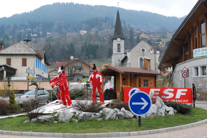 ESF (French ski school) on roundabout