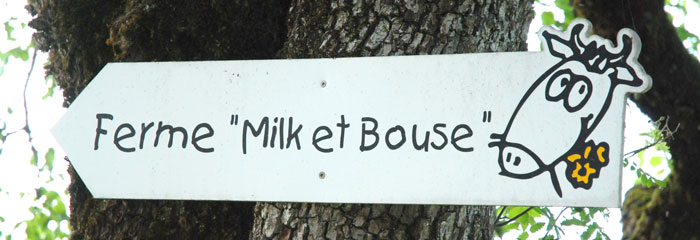 <Picture of the signpost for the Milk et Bouse farm in St Jean de Sixt, France.>
