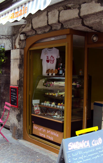 <Photo of the cupcake shop in Annecy, called Bagels and Cupcakes or B&C>