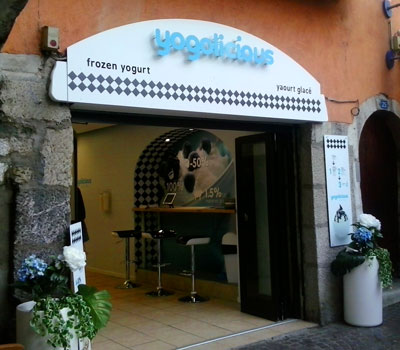 <Photo of the new frozen yoghurt shop in Annecy>