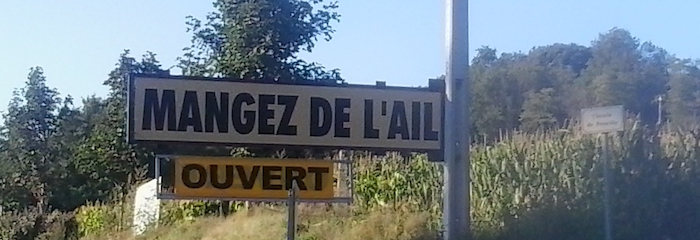 French sign about eating garlic